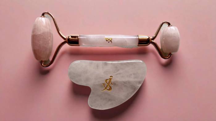 Coffret Gua Sha + Roller Lift original 92106C24 A786 47E0 807B 37D13341C0D2 scaled